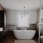 Targowa Luxury 3-bedroom - Free Parking Apartment