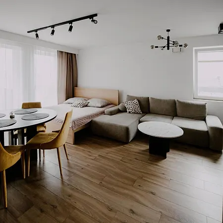 Targowa Luxury 3-bedroom - Free Parking شقة