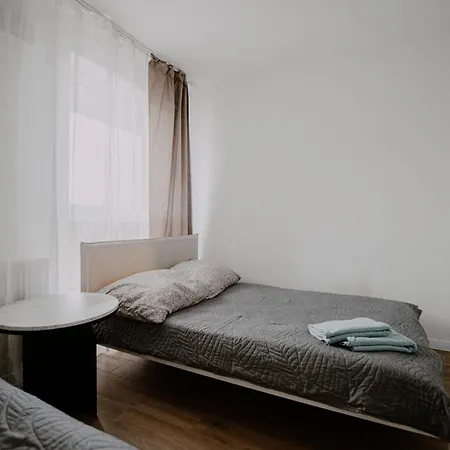 شقة Targowa Luxury 3-bedroom - Free Parking