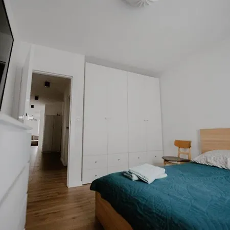 Targowa Luxury 3-bedroom - Free Parking Apartment *