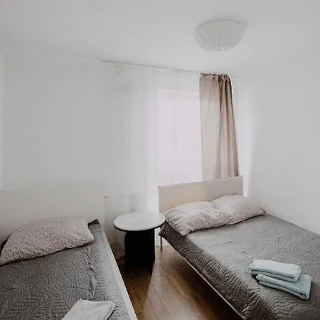 Targowa Luxury 3-bedroom - Free Parking Apartment *