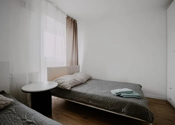 شقة Targowa Luxury 3-bedroom - Free Parking